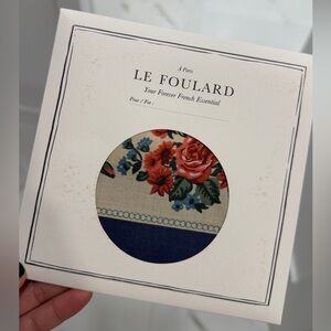 Sézane Foulard Margaret Bleu Floral Scarf RARE!